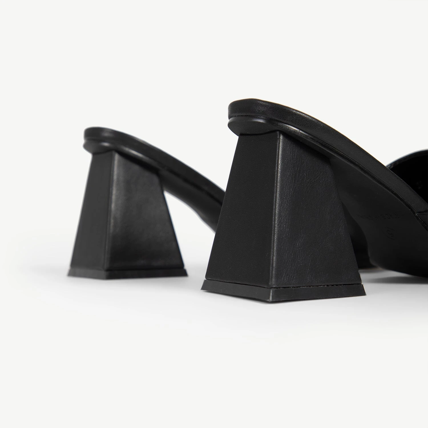 RAID Khloe Block Heeled Mule In Black - Image 4